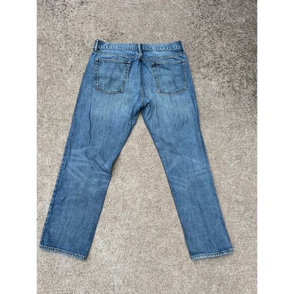 GAP Pants Men Size 33 X 30 Medium Wash Relaxed Straight Denim Blue Jeans Casual - Picture 6 of 7